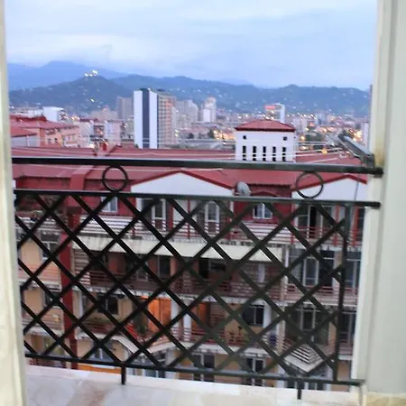 Berapartment With Mountain View Batumi Zewnętrze zdjęcie